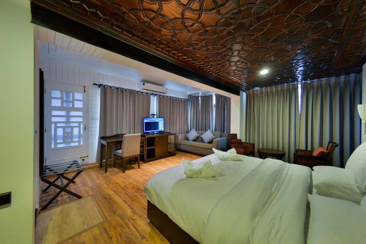 Hotel Metropolis Srīnagar エクステリア 写真