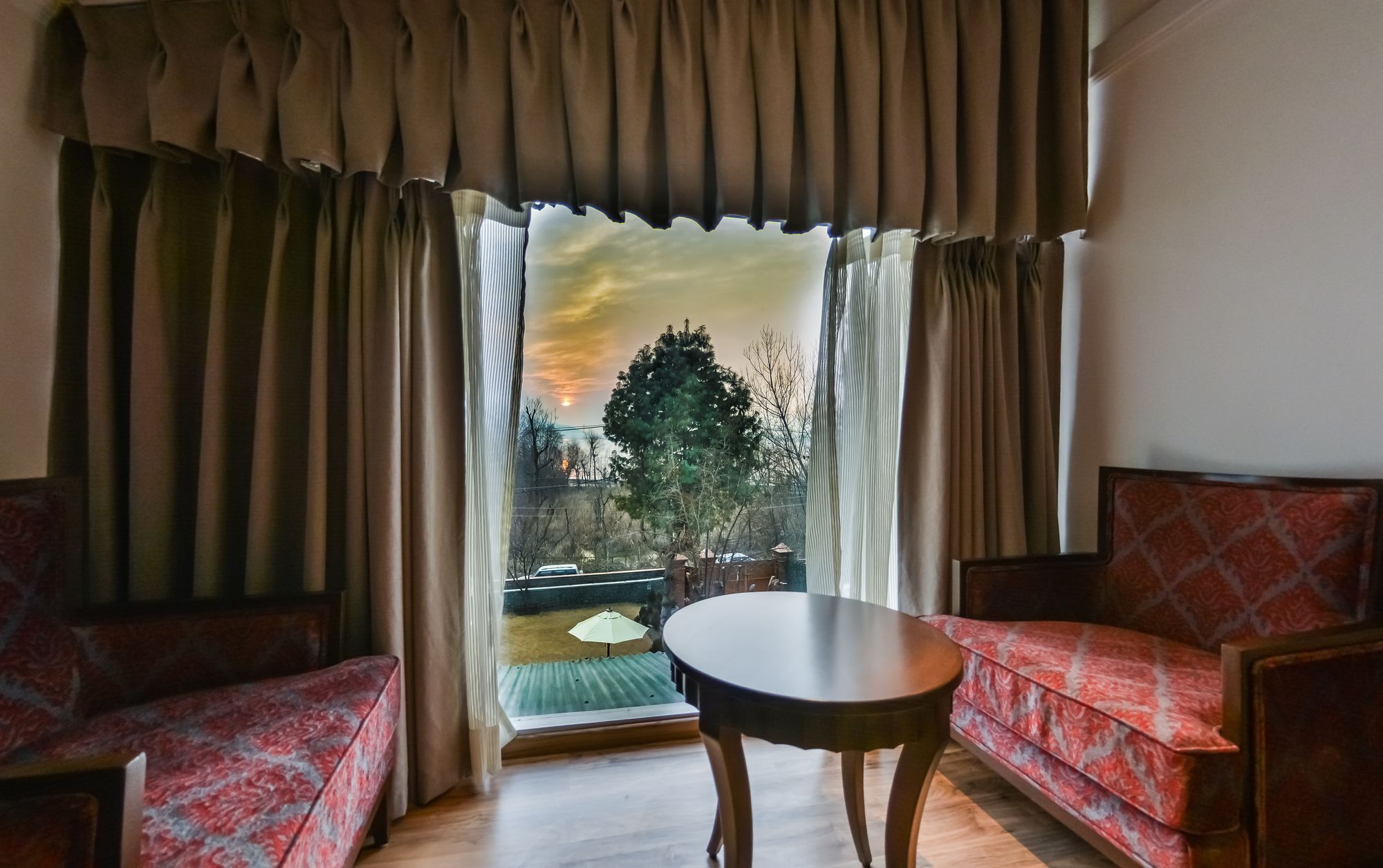 Hotel Metropolis Srīnagar エクステリア 写真